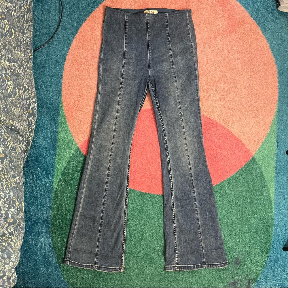 We The Free Jeans Elastic Waist High Rise Flare 70s Style Stretchy Size 28